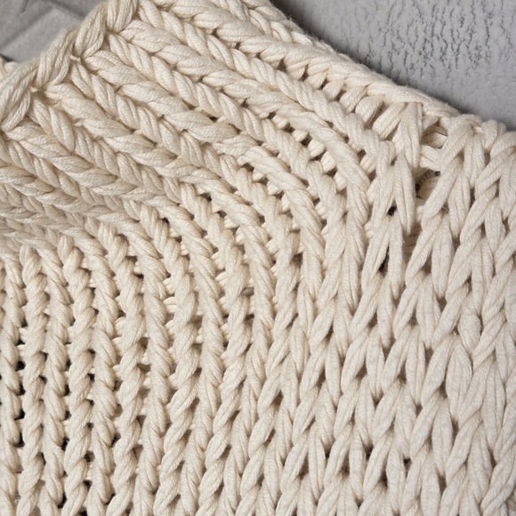 NWT The Limited Chunky Hand Knit 100% Cotton Sleeveless Cream Mock Neck Sweater - Picture 3 of 7